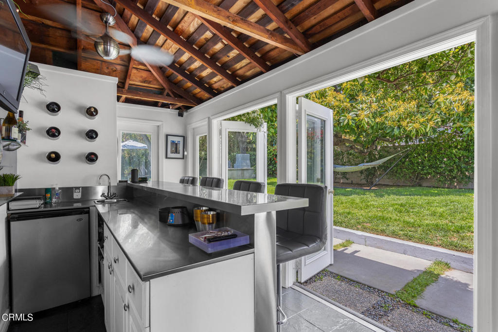 3361 N Fair Oaks Avenue