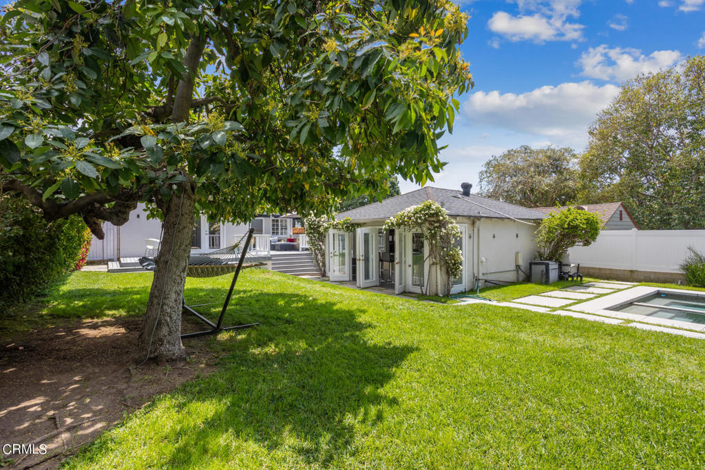 3361 N Fair Oaks Avenue