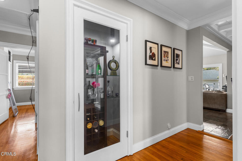 3361 N Fair Oaks Avenue