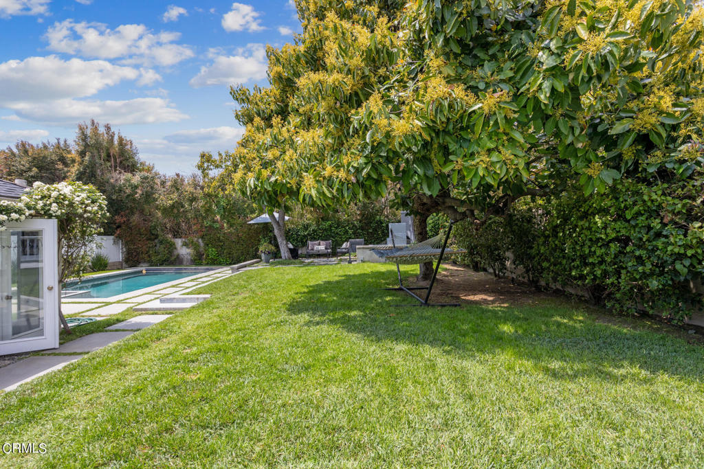 3361 N Fair Oaks Avenue