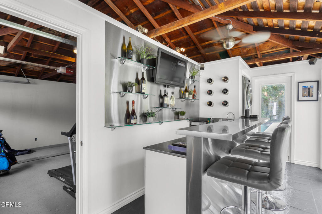 3361 N Fair Oaks Avenue