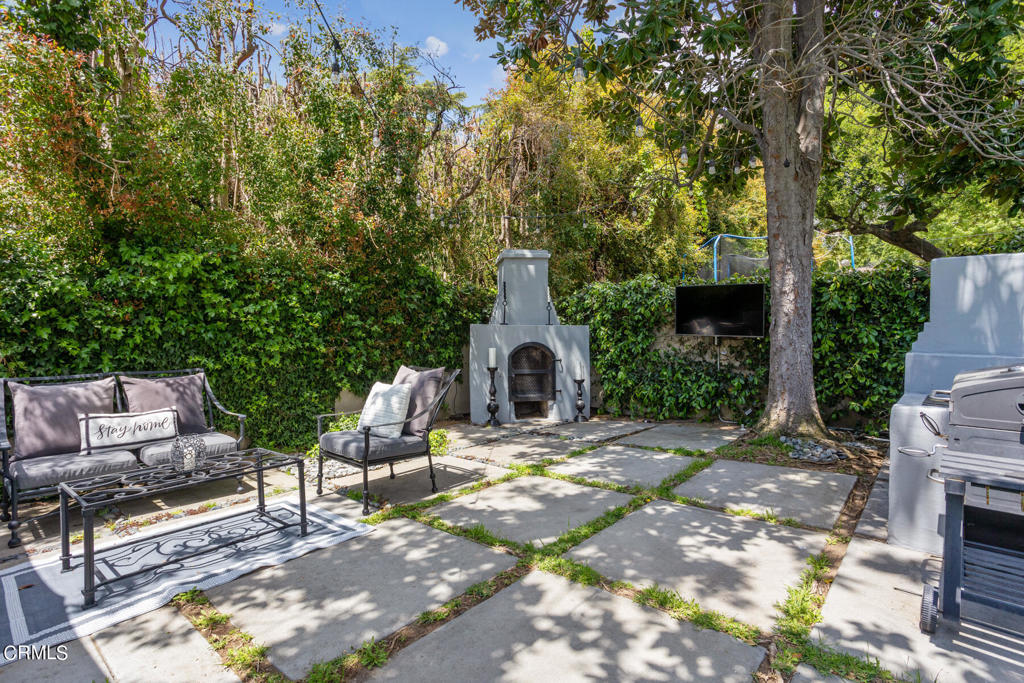 3361 N Fair Oaks Avenue