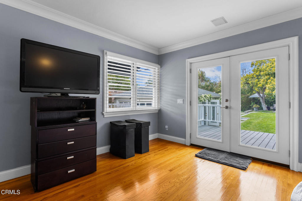 3361 N Fair Oaks Avenue