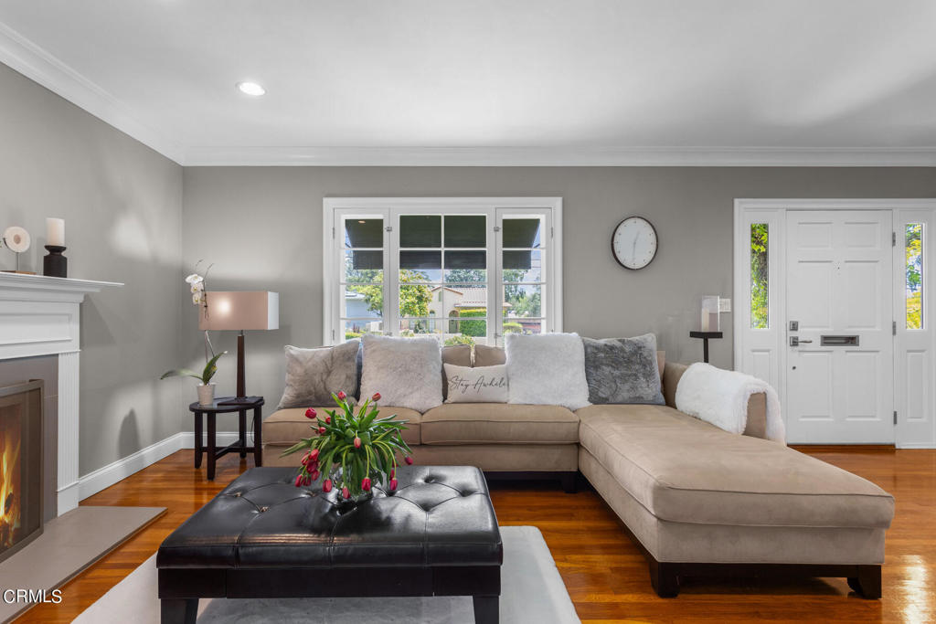 3361 N Fair Oaks Avenue