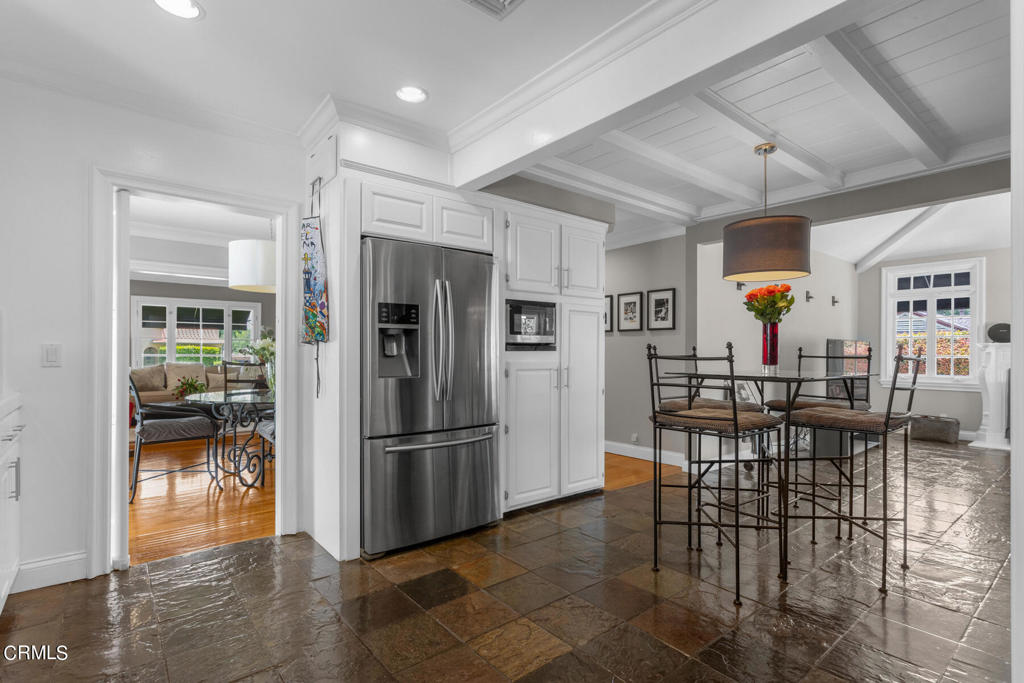 3361 N Fair Oaks Avenue