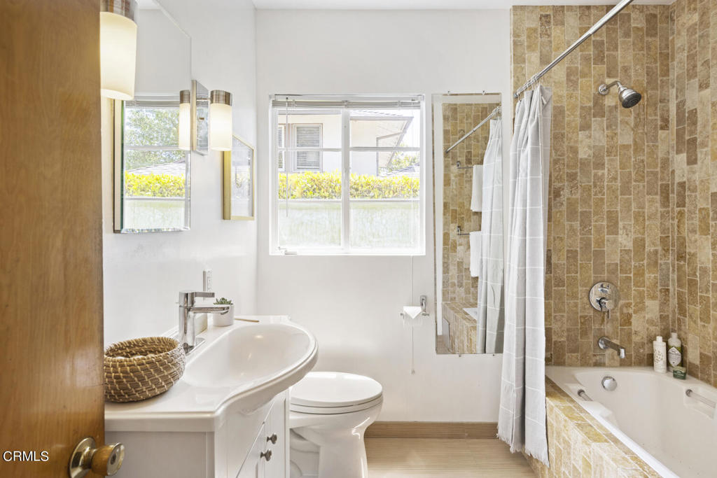 559 E Marigold Street