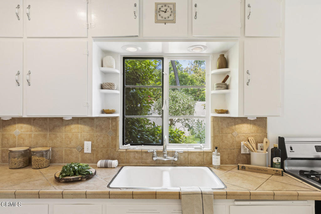 559 E Marigold Street