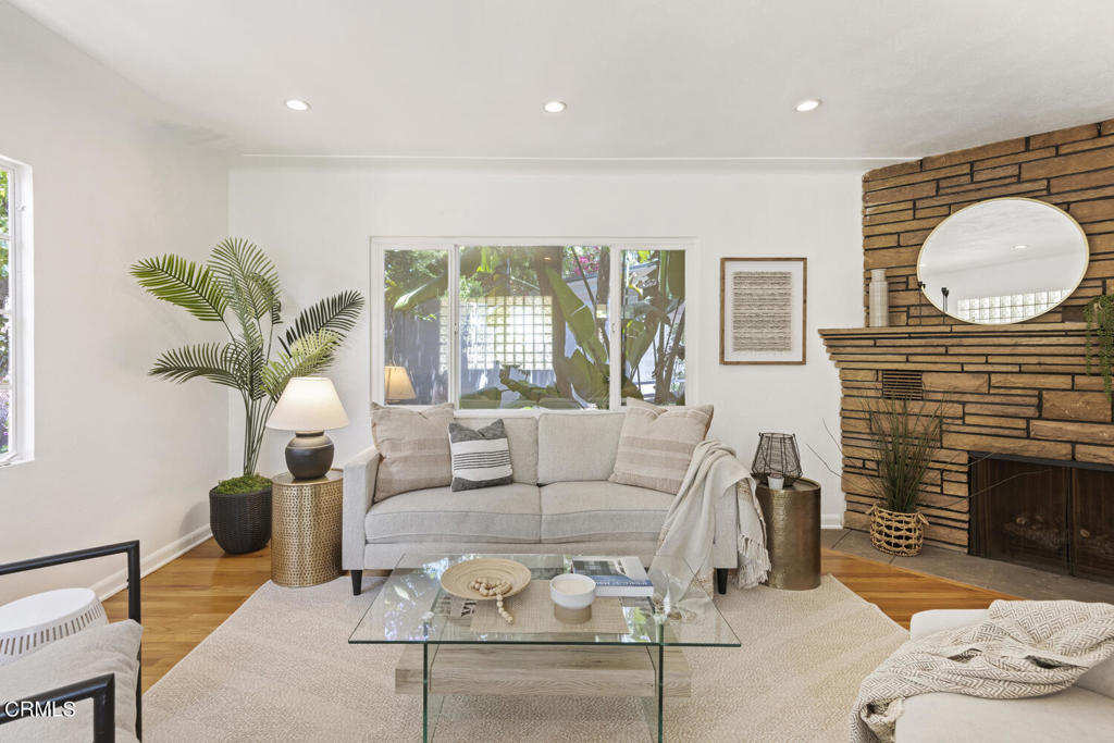 559 E Marigold Street