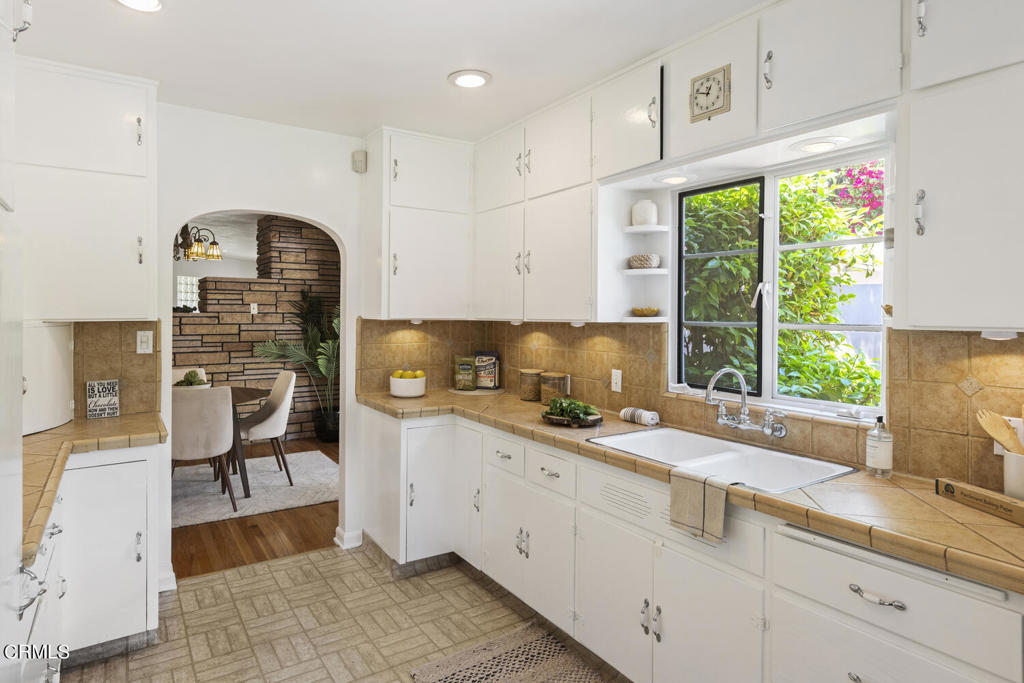 559 E Marigold Street