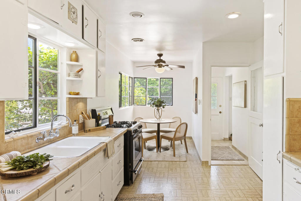 559 E Marigold Street