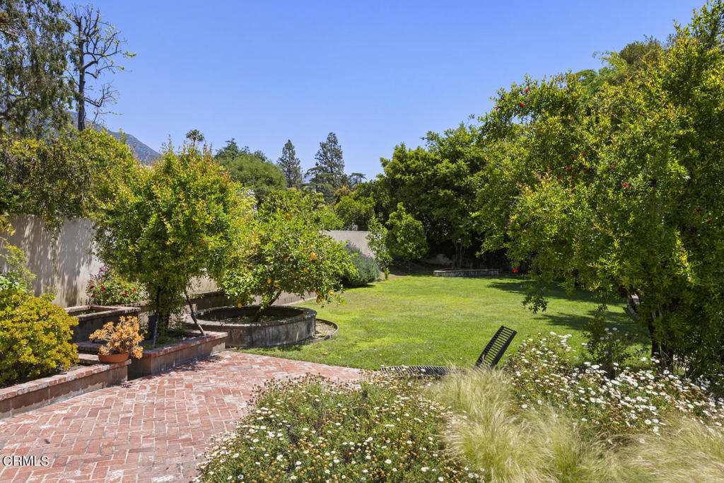 559 E Marigold Street