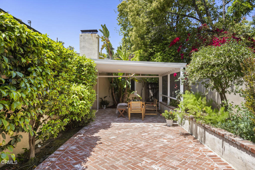 559 E Marigold Street