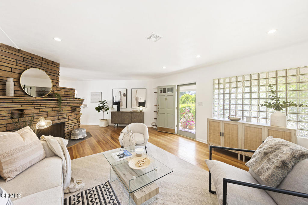 559 E Marigold Street