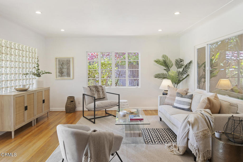 559 E Marigold Street