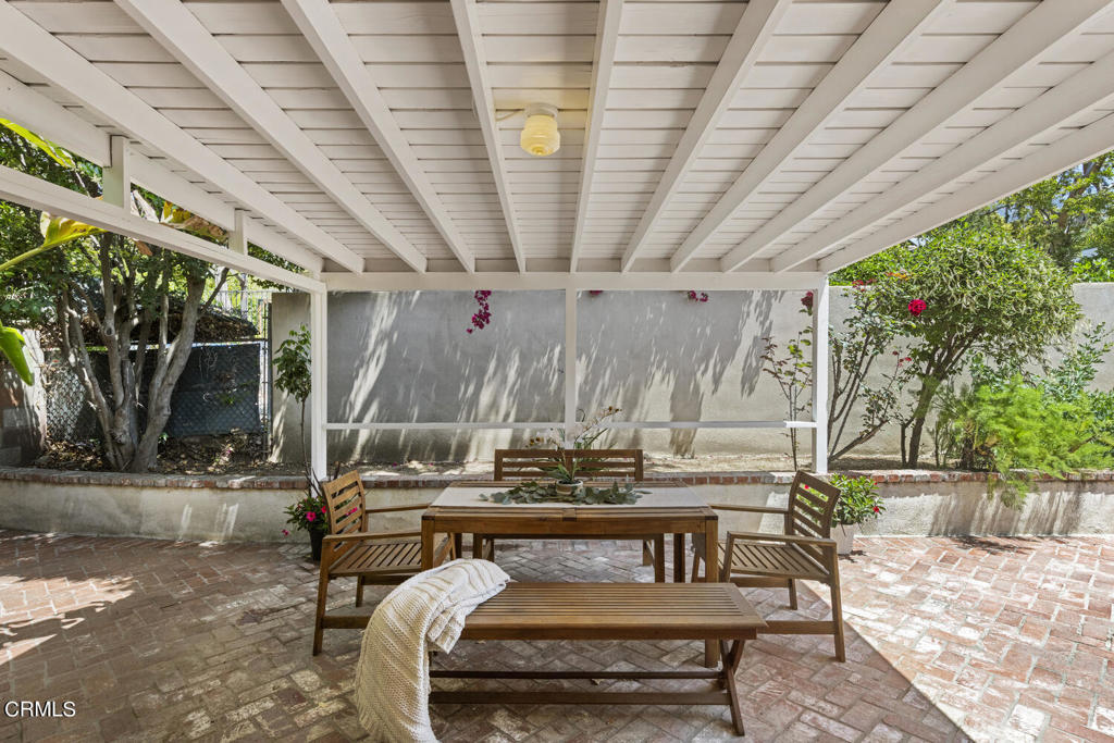 559 E Marigold Street