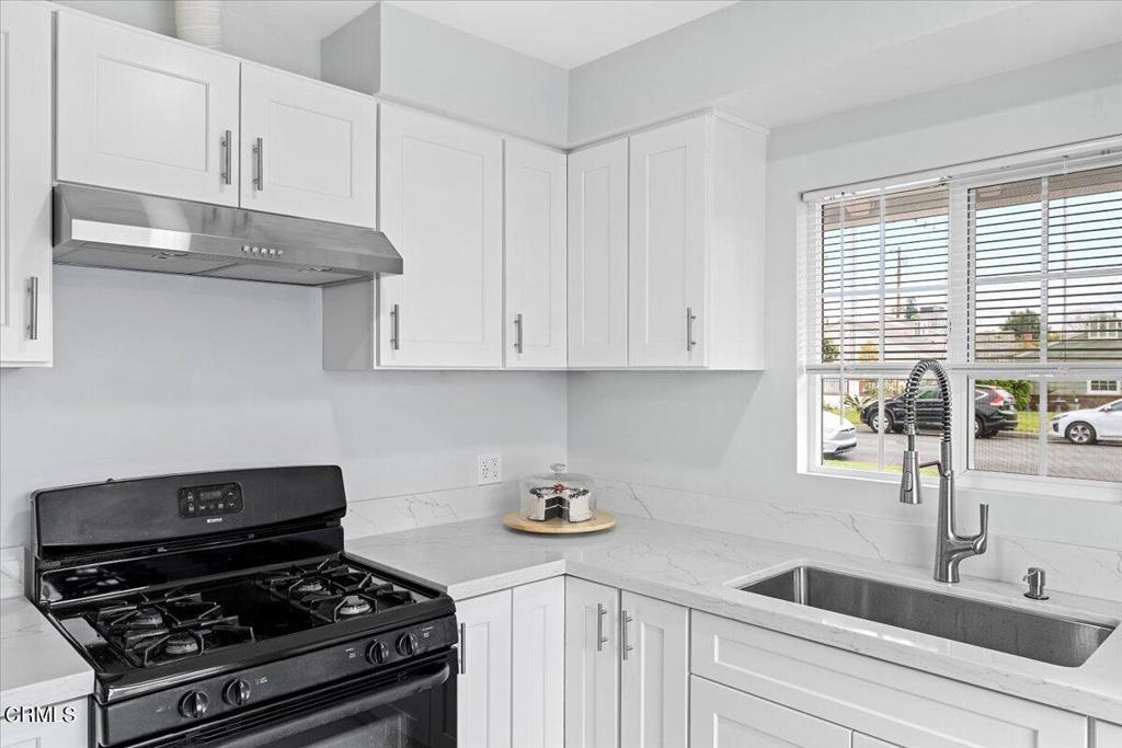 15206 Leadwell Street