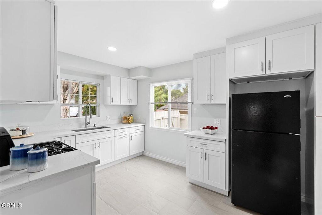 15206 Leadwell Street