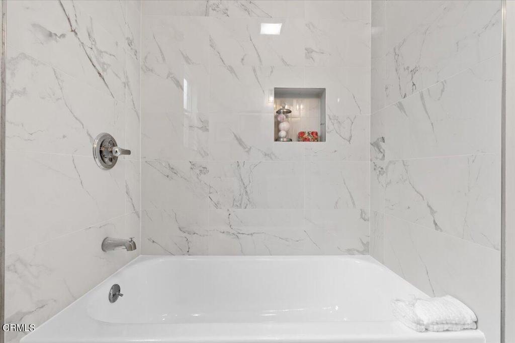 15206 Leadwell Street