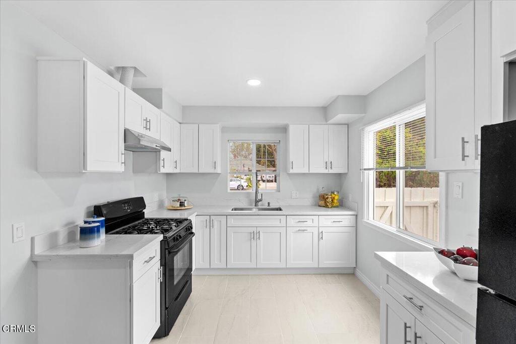 15206 Leadwell Street