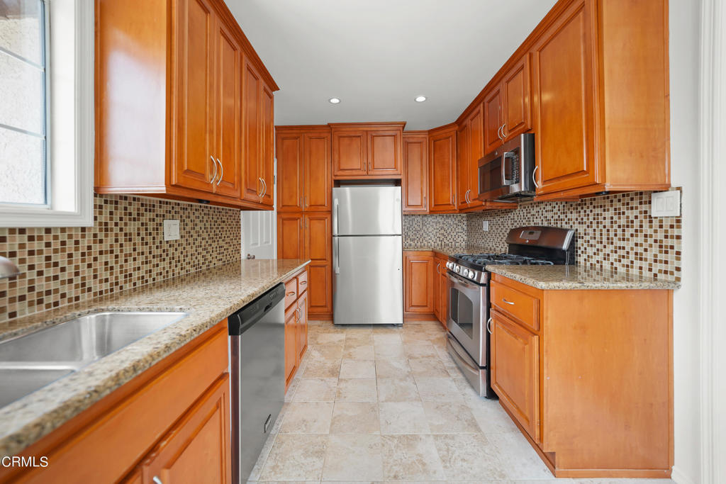 3537 Ellis Lane
