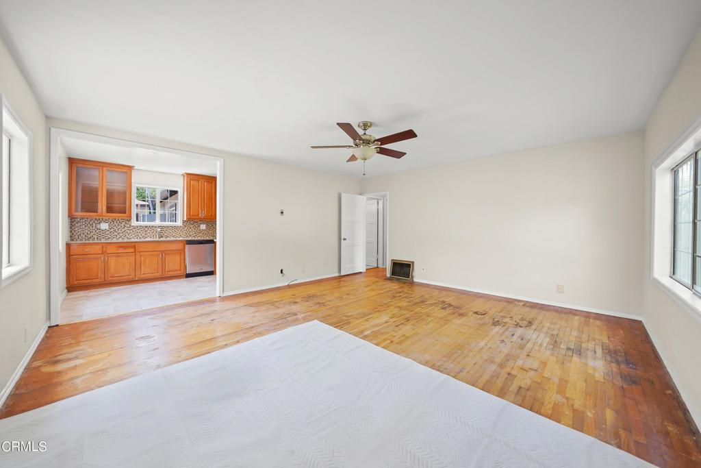 3537 Ellis Lane