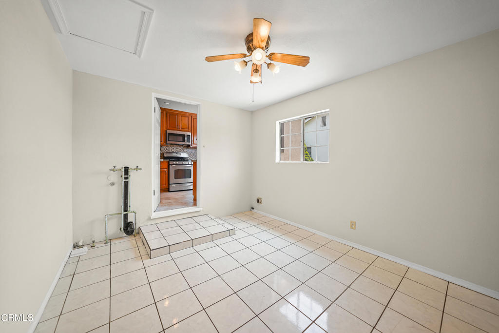 3537 Ellis Lane