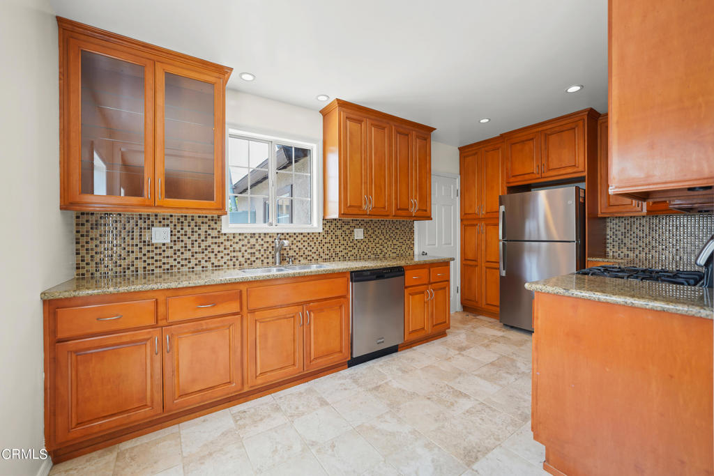 3537 Ellis Lane