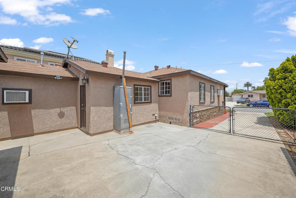 3537 Ellis Lane