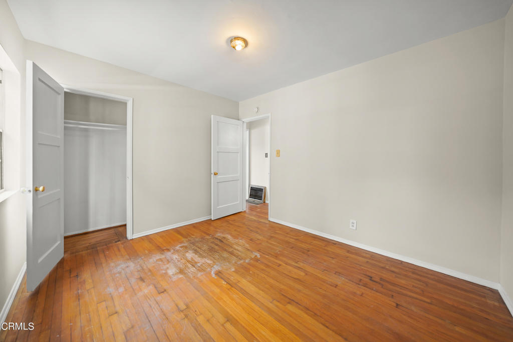 3537 Ellis Lane