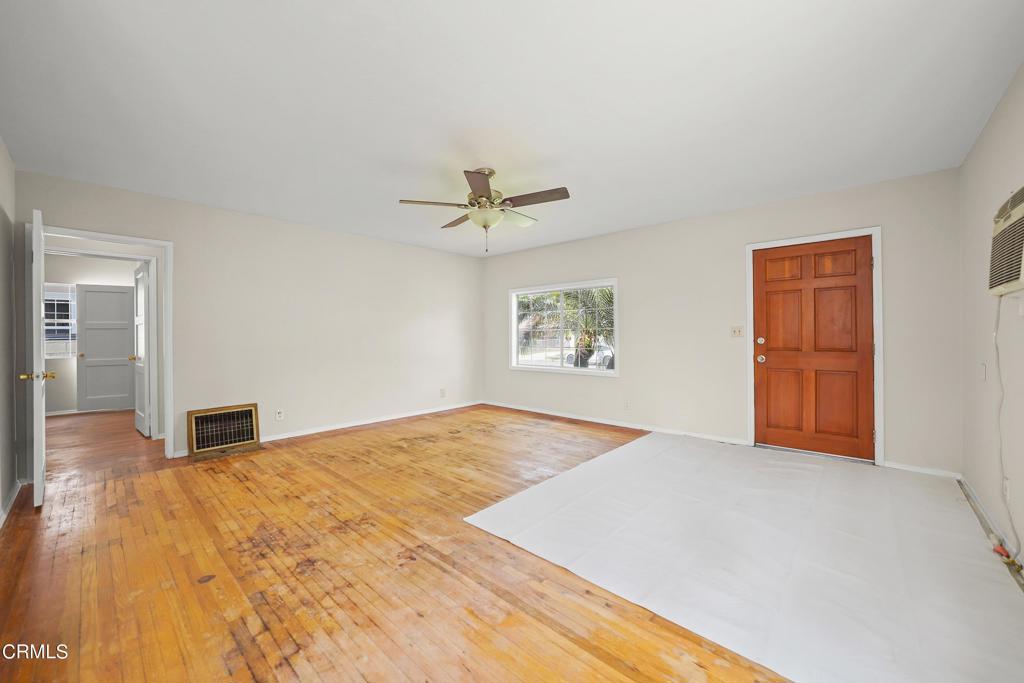 3537 Ellis Lane