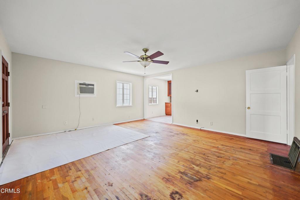 3537 Ellis Lane
