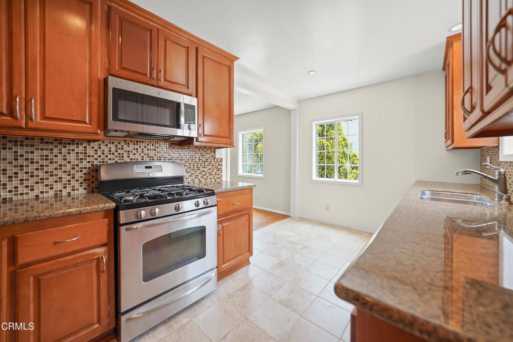 3537 Ellis Lane