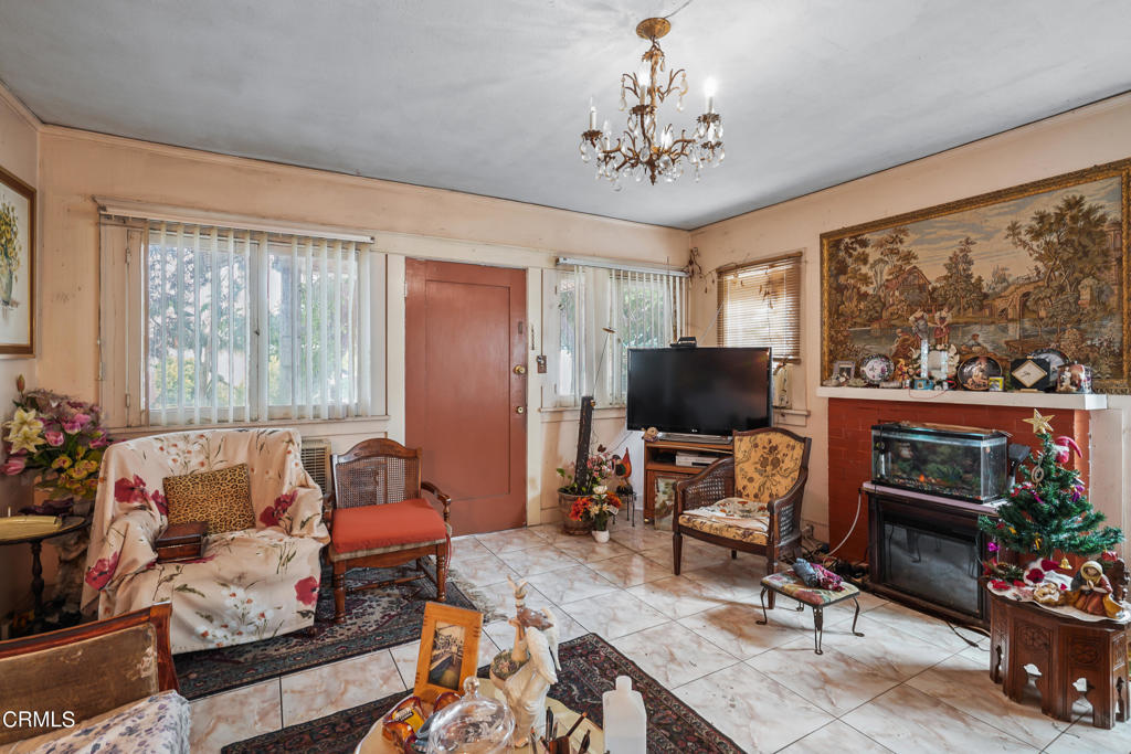 240 N Everett Street