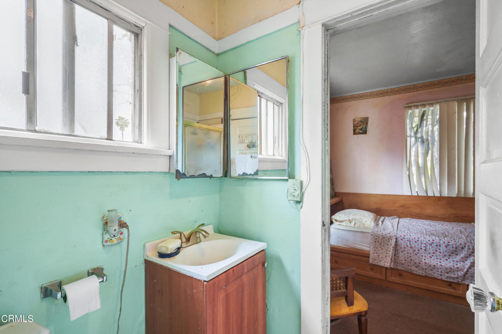 240 N Everett Street