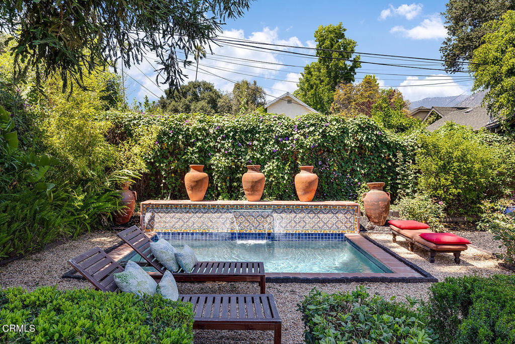 2007 Queensberry Road