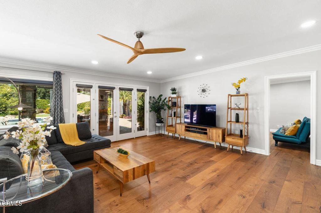 803 E Oakwood Avenue