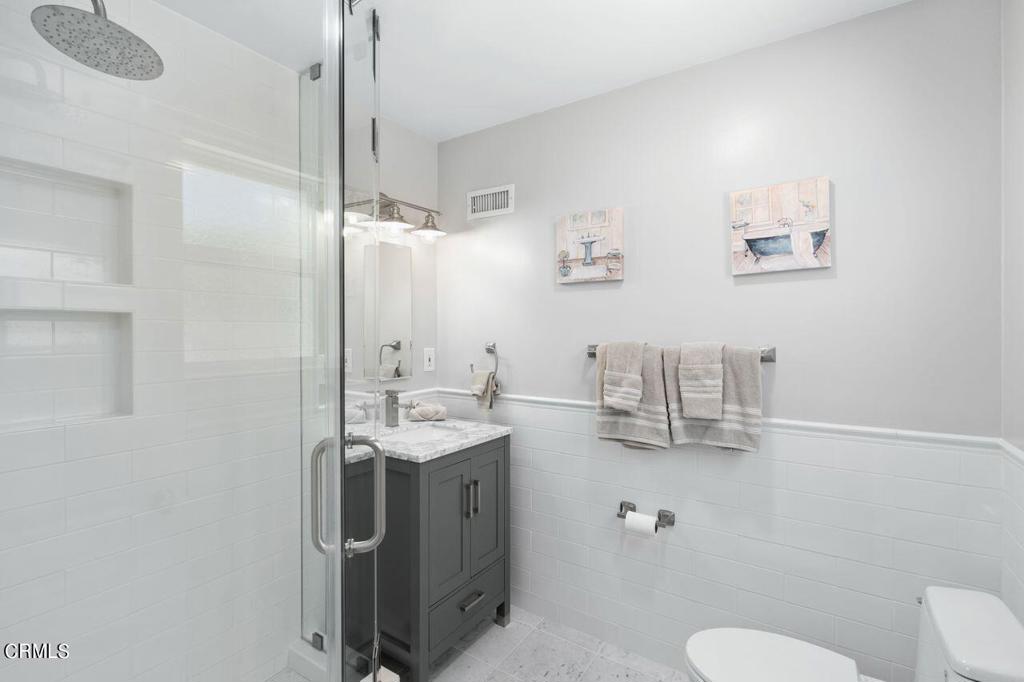 803 E Oakwood Avenue