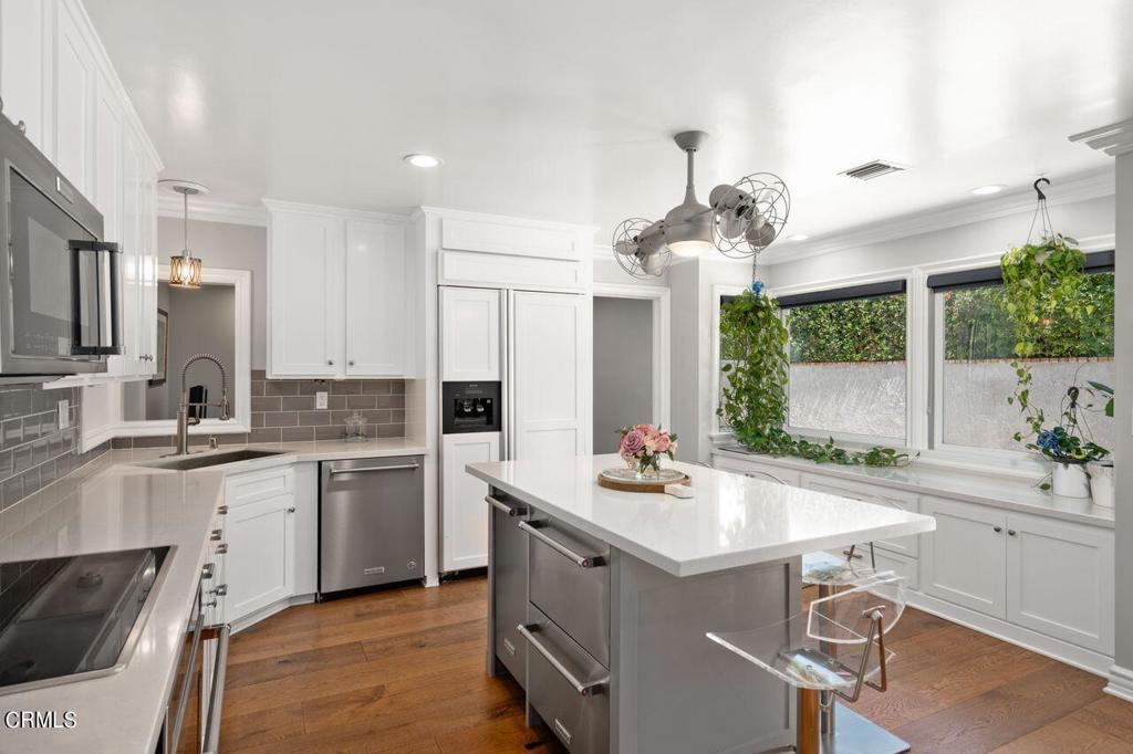 803 E Oakwood Avenue