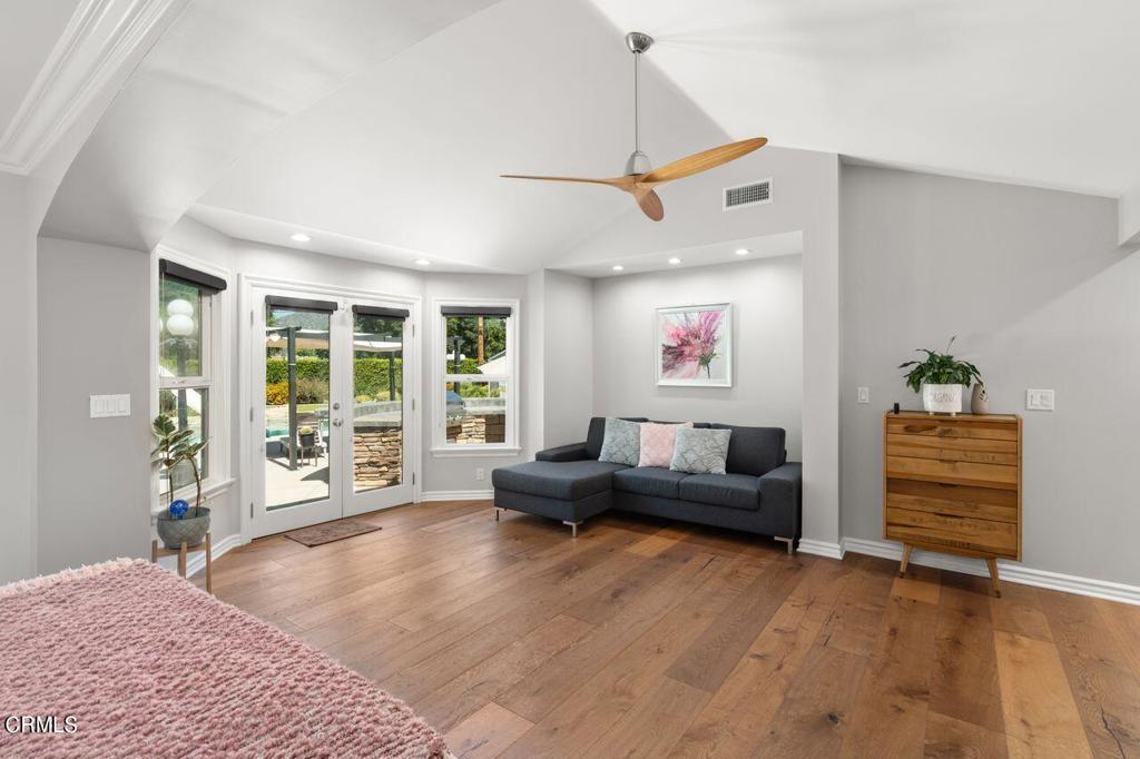 803 E Oakwood Avenue