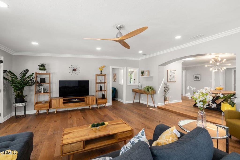 803 E Oakwood Avenue