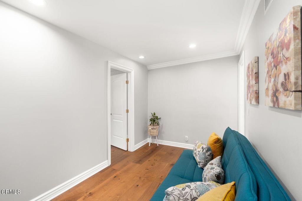 803 E Oakwood Avenue