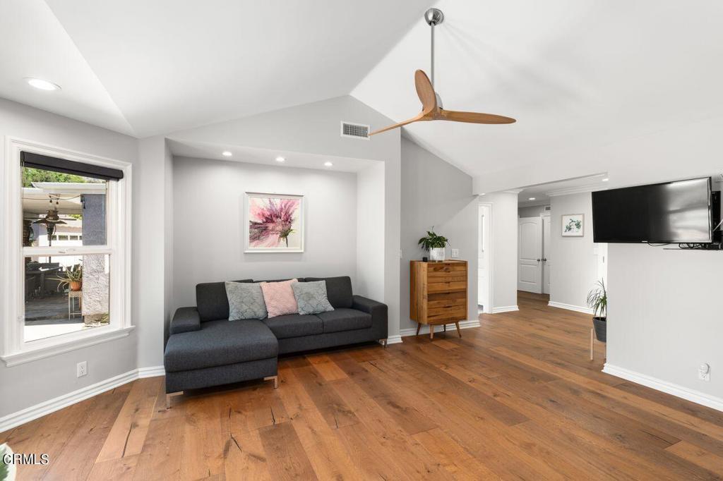 803 E Oakwood Avenue