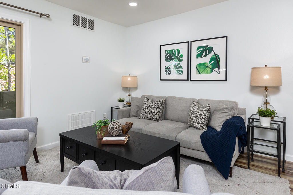 330 S Mentor Avenue 338