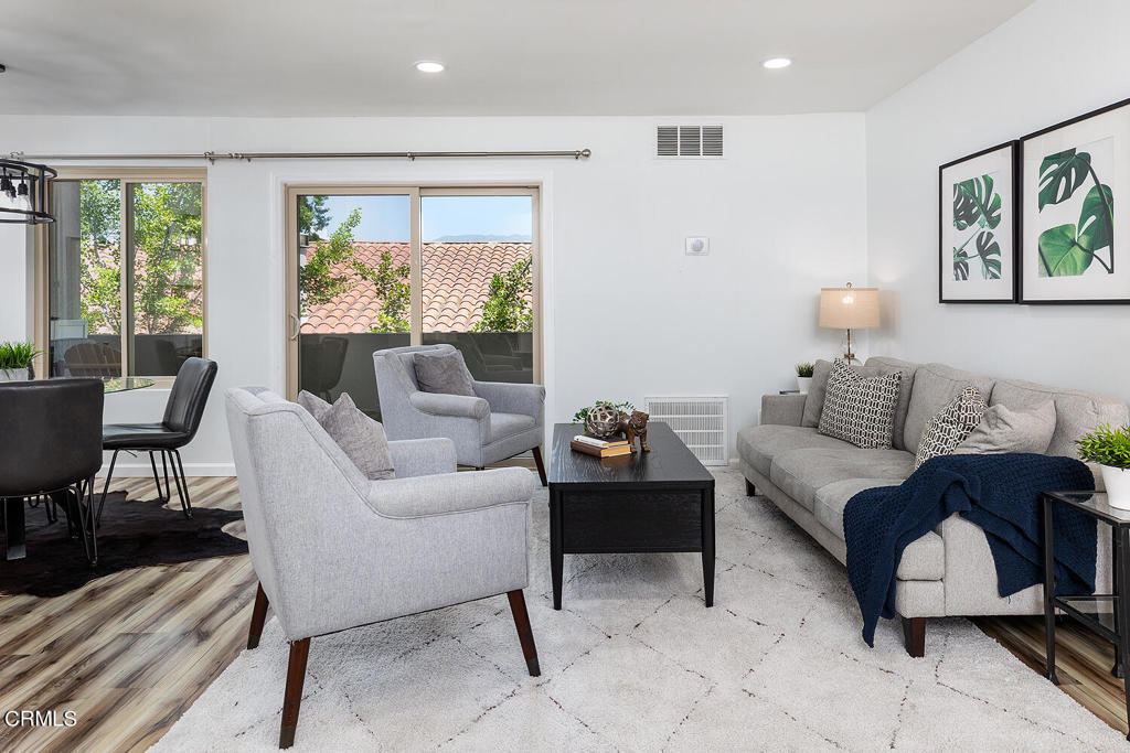 330 S Mentor Avenue 338