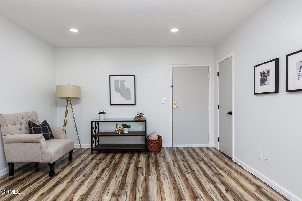 330 S Mentor Avenue 338