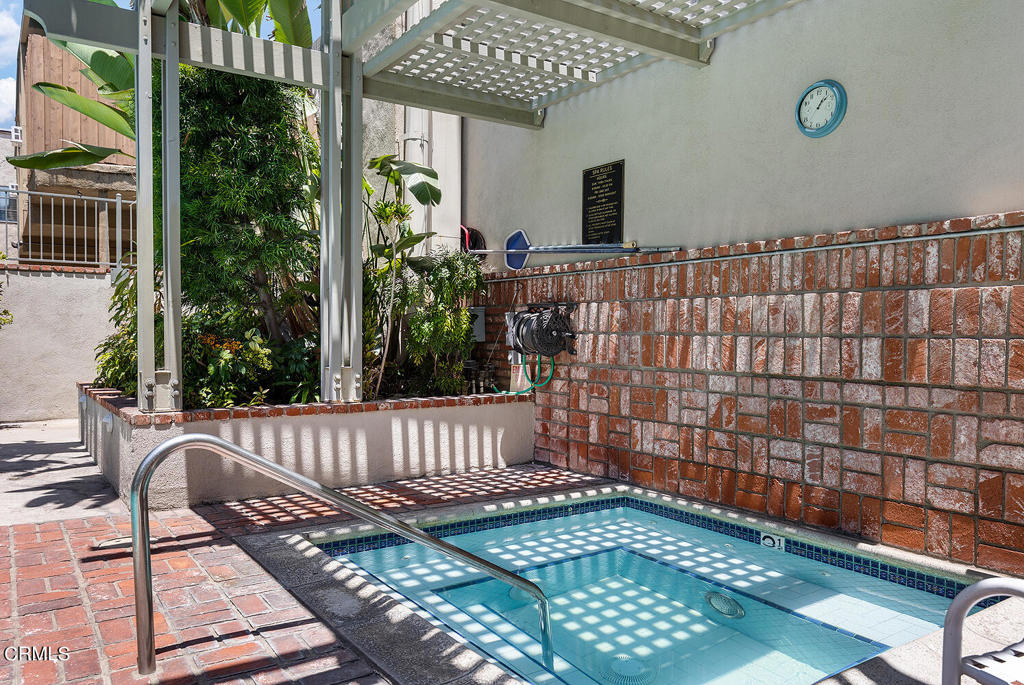 330 S Mentor Avenue 338