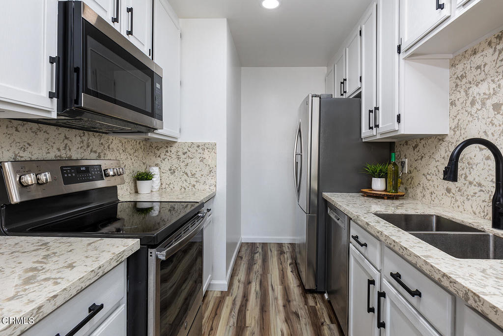 330 S Mentor Avenue 338