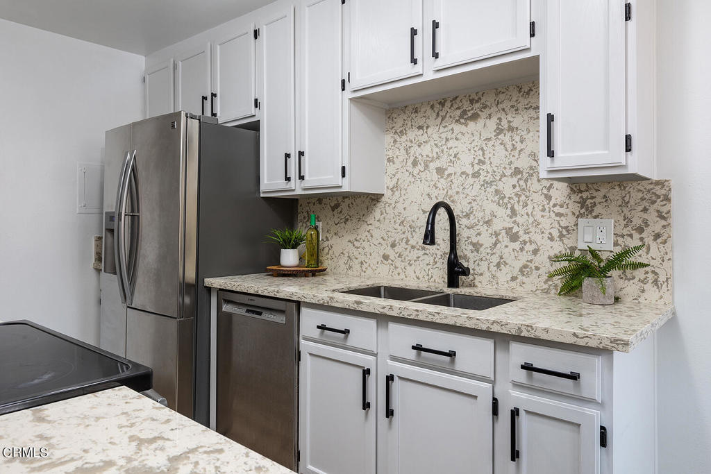 330 S Mentor Avenue 338