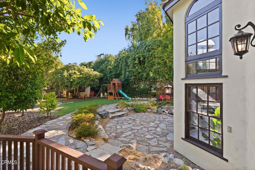 542 W W Montecito Avenue