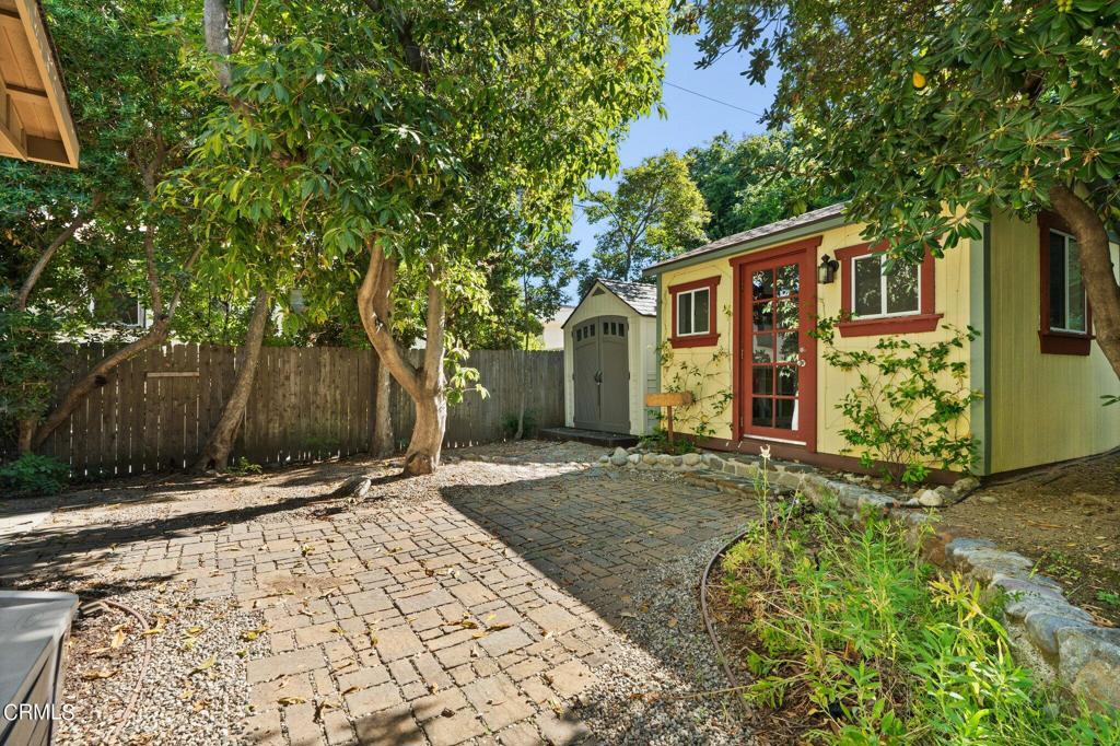 542 W W Montecito Avenue